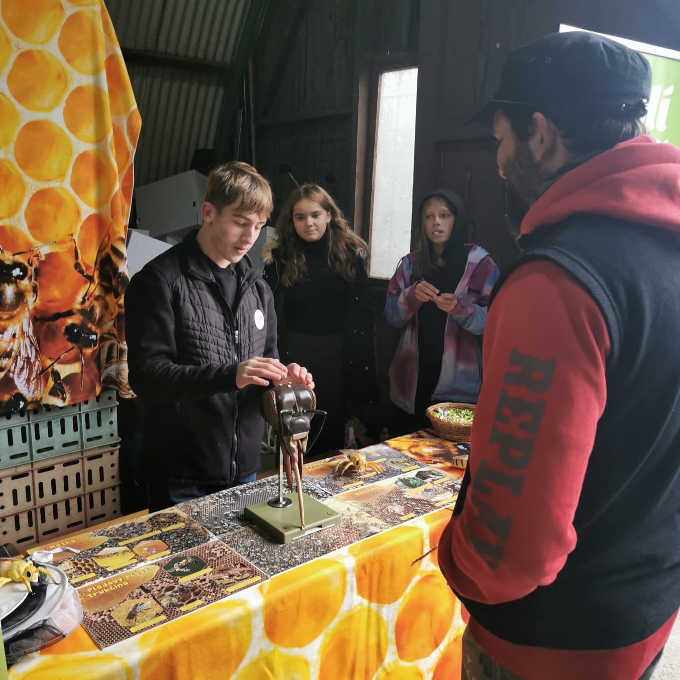 Jakbu Bláha - Společné s kamarády z VČELÍ stráže děláme i poutavé stánky!(1)