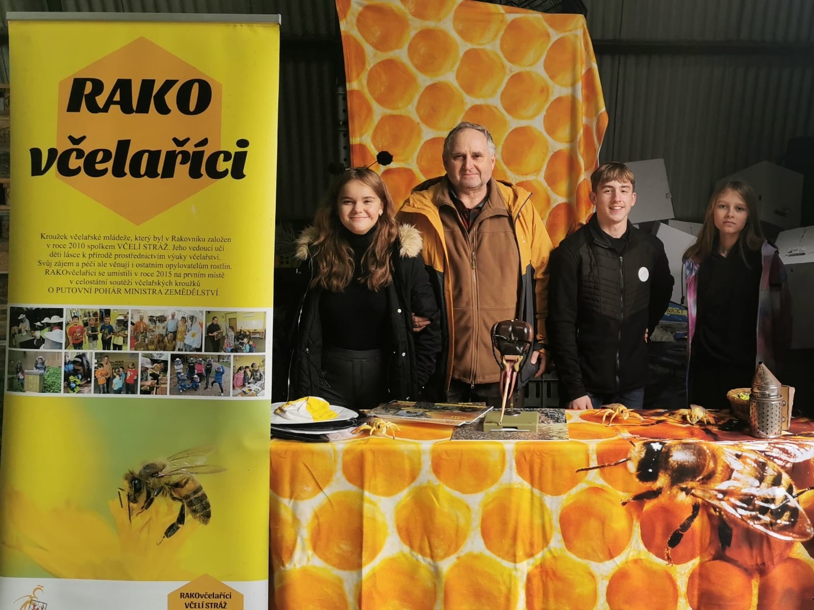 Jakbu Bláha - Společné s kamarády z VČELÍ stráže děláme i poutavé stánky!(6)